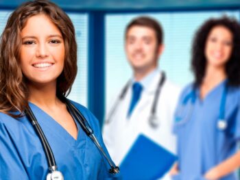 estudiar curso auxiliar de enfermería