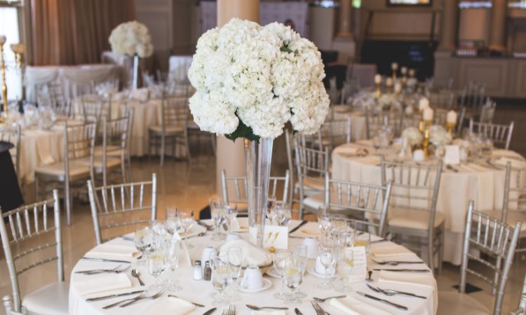 Guía para organizar las mesas de la boda: ¿cómo distribuir a los invitados?